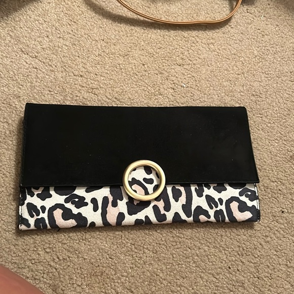 New Look Handbags - Leopard Clutch 🩷